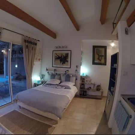 Chambrestudio Bord De Mer, Piscine Guest house Six-Fours-les-Plages